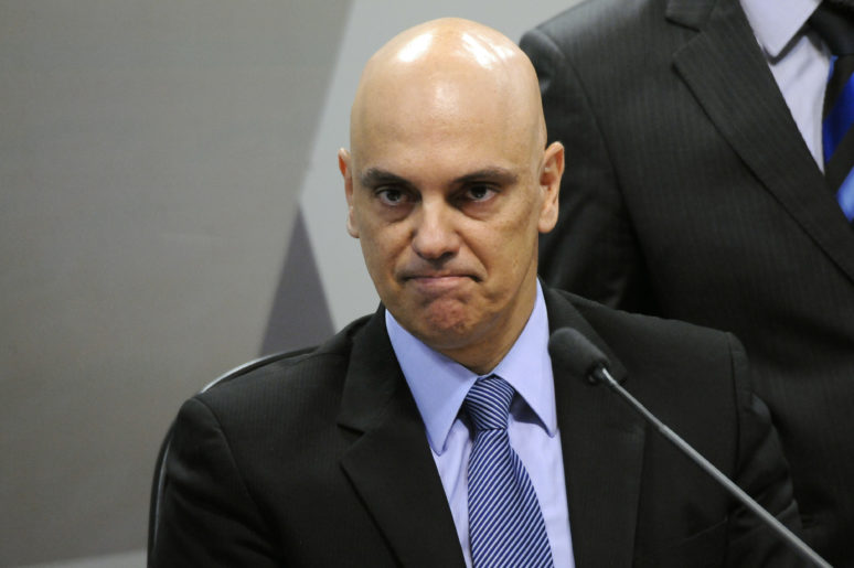 Ministro do STF dá carteirada e se recusa a passar por detector de metais em aeroporto