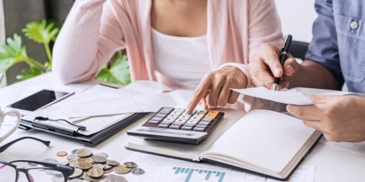 Endividamento das famílias bate recorde na cidade de São Paulo: 74% têm renda comprometida