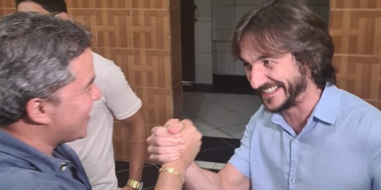 Pedro recebe apoio de Efraim e deputado será candidato a Senador na chapa do tucano