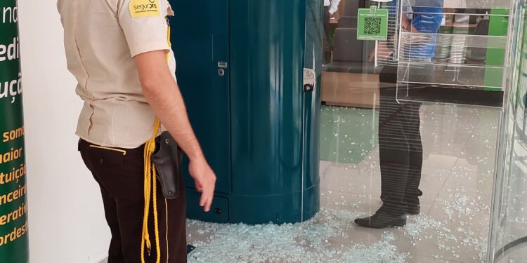 Bandidos invadem Cooperativa de Crédito na Paraíba e fogem levando todo o dinheiro