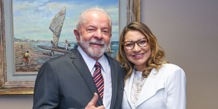 Lula vai apresentar no dia 8 de março lei que iguala salários de homens e mulheres