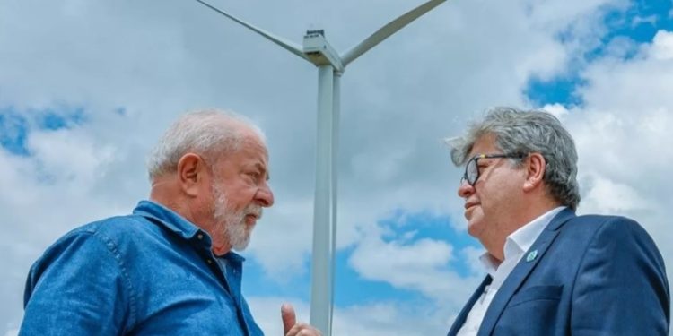 Ao lado de Lula, João Azevêdo participa de lançamento do novo PAC; veja as 12 obras pleiteadas pela Paraíba ao governo federal